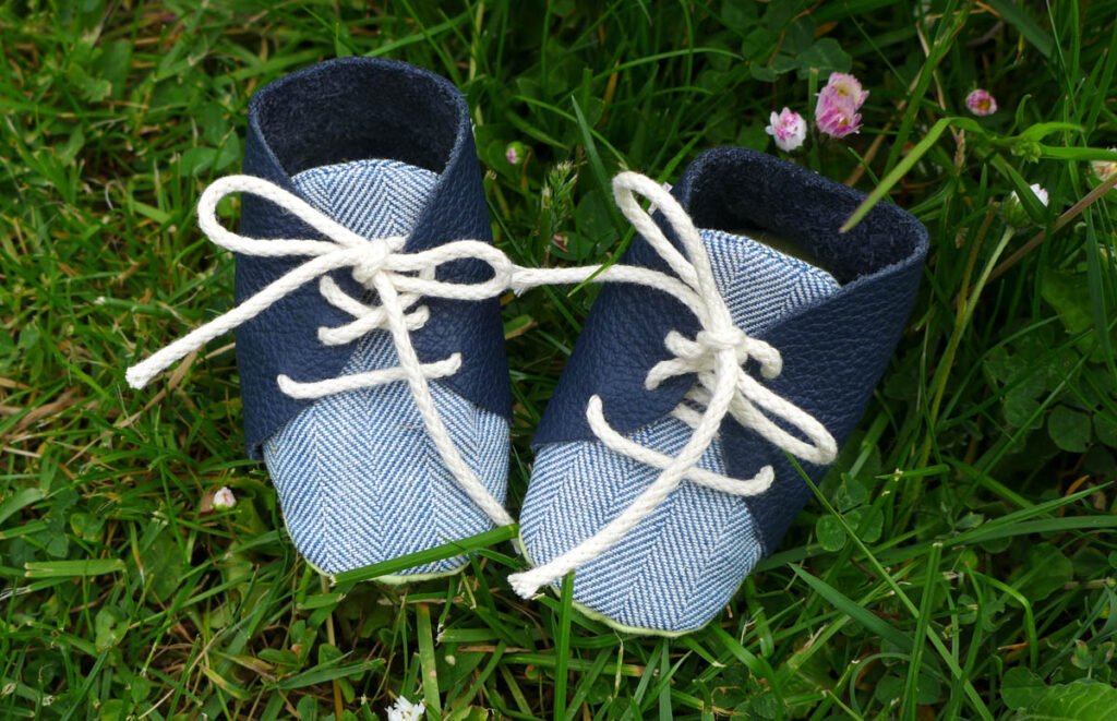 Sapatos de bebê um padrão com instruções