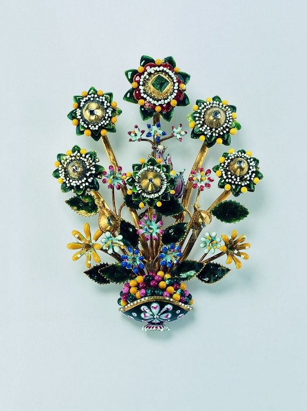 Blütenstrauss (Agraffe) Gold, Smaragd, Diamanten, Email Deutsch, um 1620-1630 © Schmuckmuseum Pforzheim Foto: Günther Meyer
