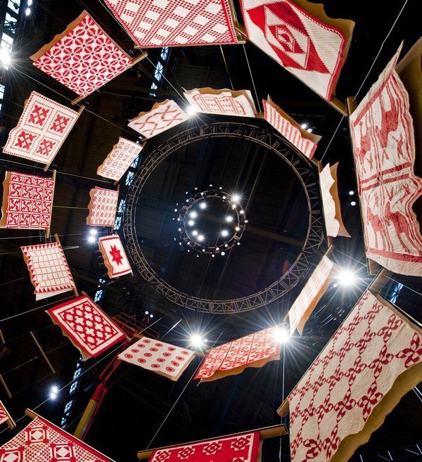 Red & White Quilts - Infinite Variety Foto: © by Gavin Ashworth