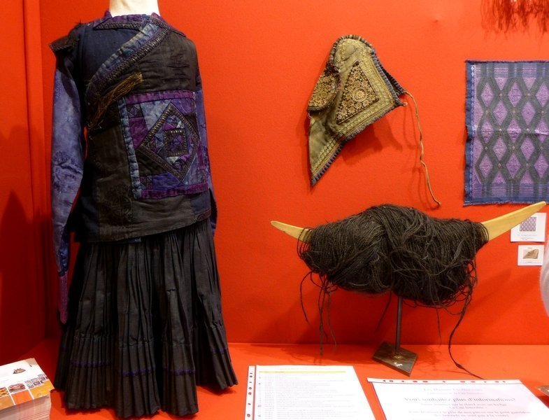 Collection von 'La Cité Interdite': Volkstümliche Textilkunst, vorwiegend aus China