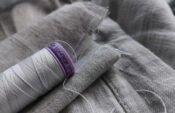 Silk-Finish Cotton von Mettler für Knopfloch