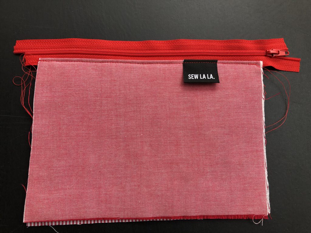 Heart-shaped pouch: sewing in the zipper