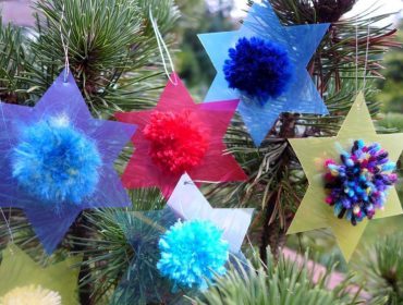 Making star-shaped Christmas pendants (with free pattern)
