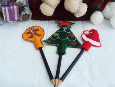 Sewing Christmas pencil toppers from felt remnants