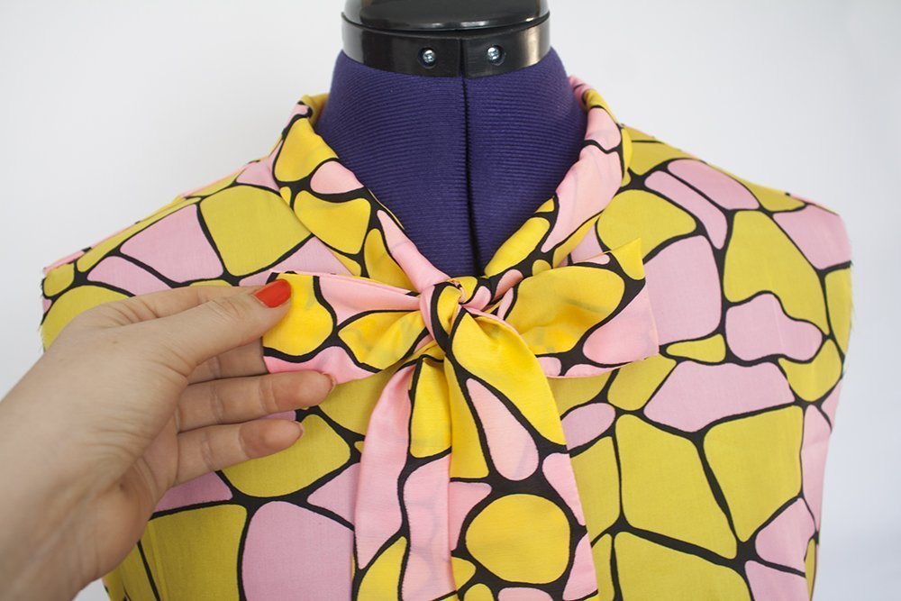 How to sew the tie of a pussy bow blouse