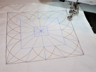 Quilt curved lines with adjustable rulerfoot 72 rulerwork Bernina