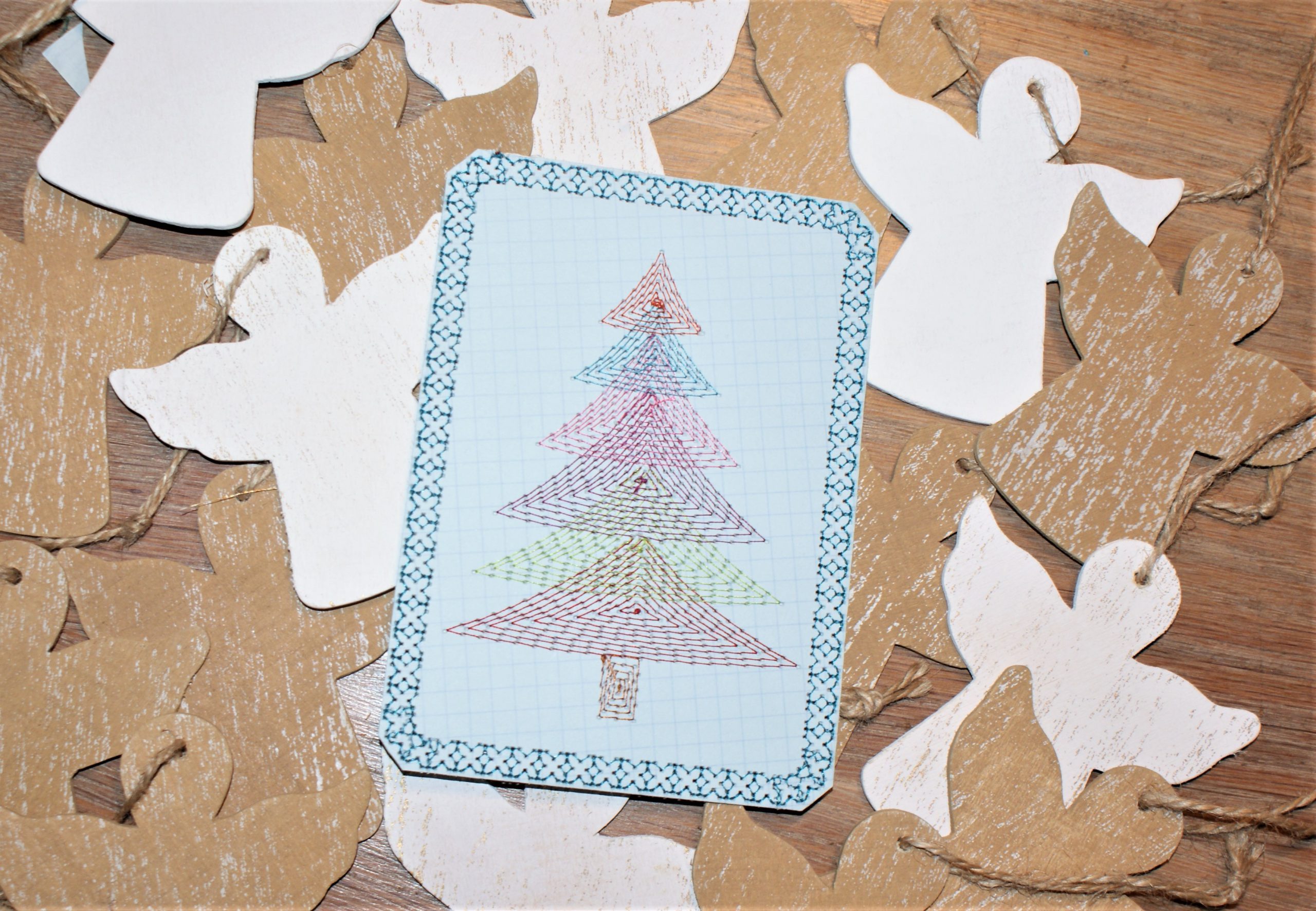 Advent Calendar 2022 ‒ the fifth door BERNINA christmas card embroidery