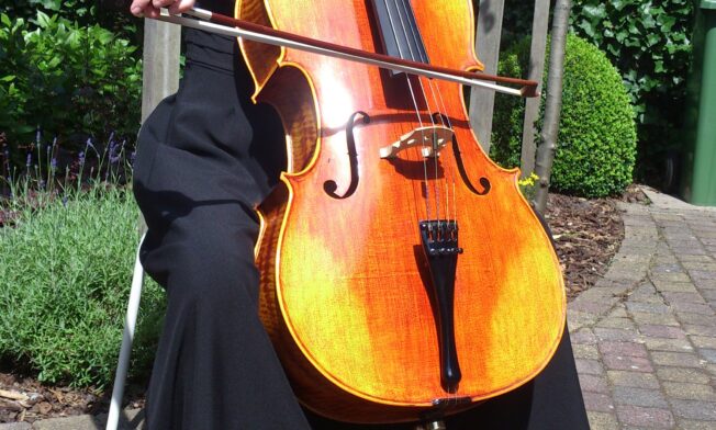 DSC_3375 zittend met cello