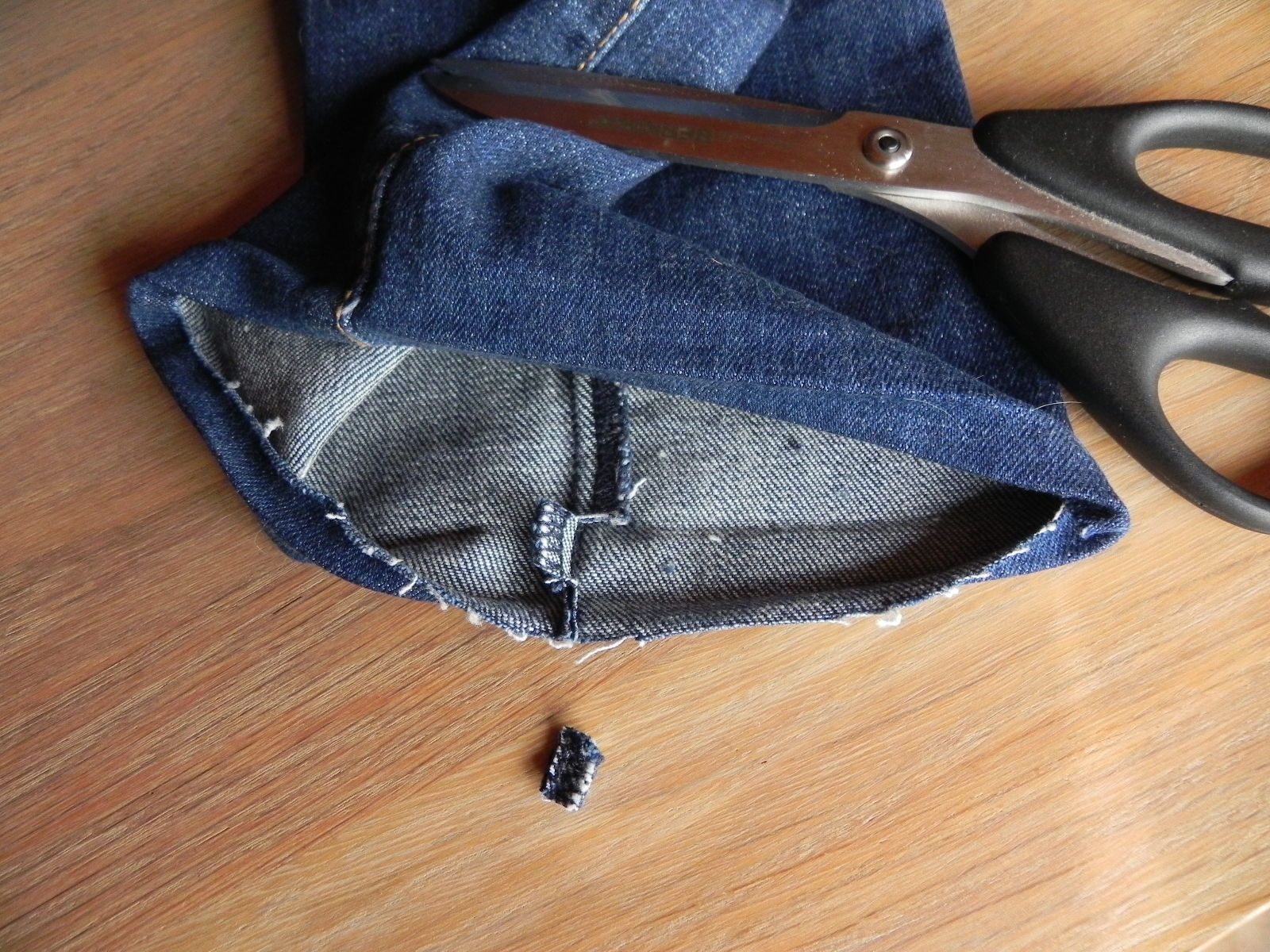 Geslagen vrachtwagen bruiloft vertegenwoordiger Verkorten jeans: 1 Afknippen oude zoom. » BERNINA Blog