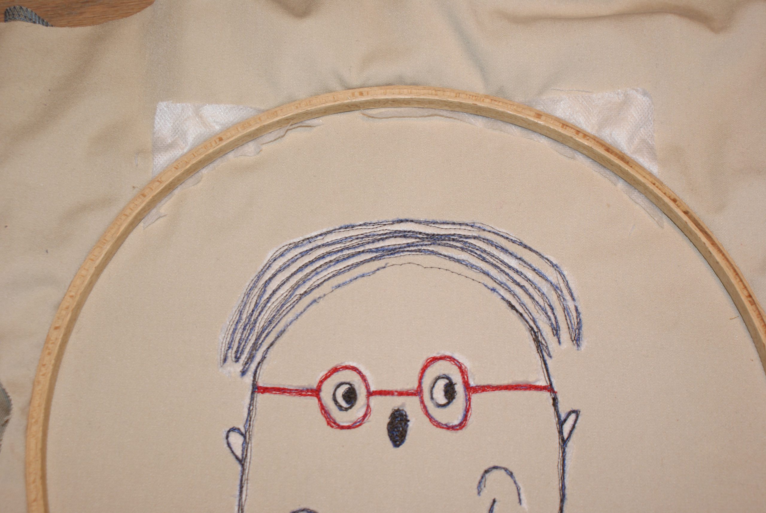 Decorate a cushion with a children's drawing