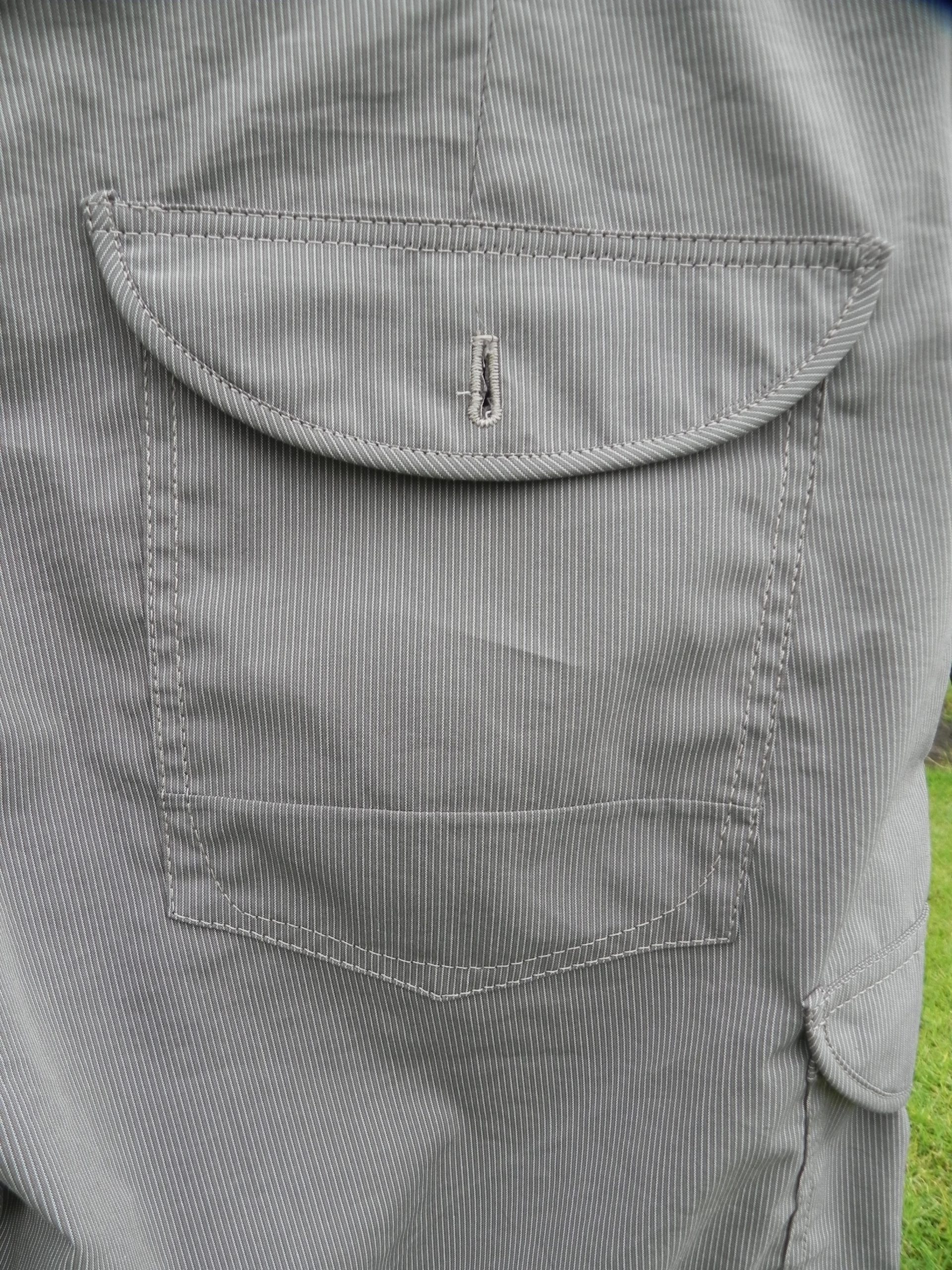 Smalle kantvoet #10 geeft nauwkeurig sierstiksel Bernina voor jeanspocket