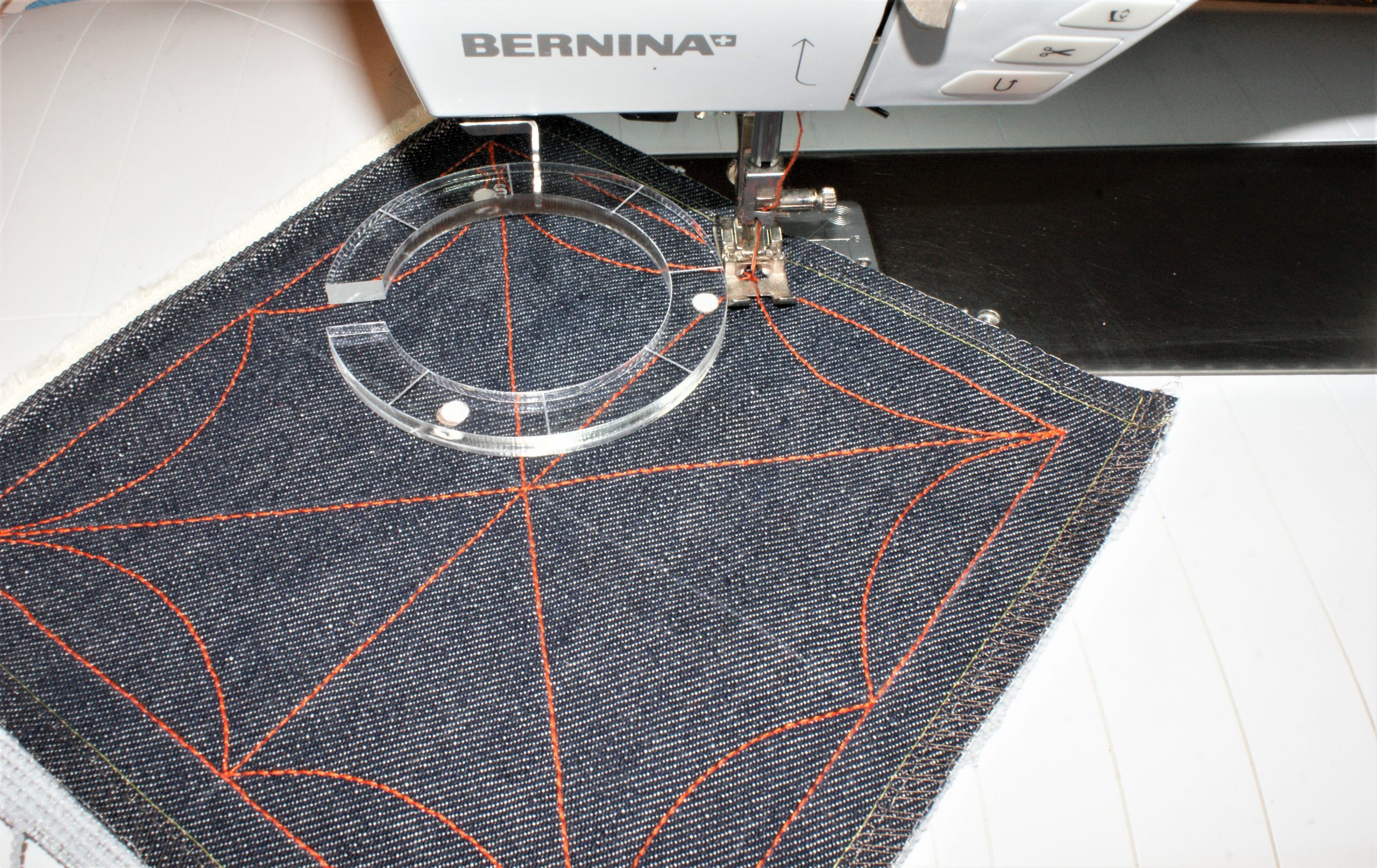 Sew with cordonnet in Sashiko style Bernina