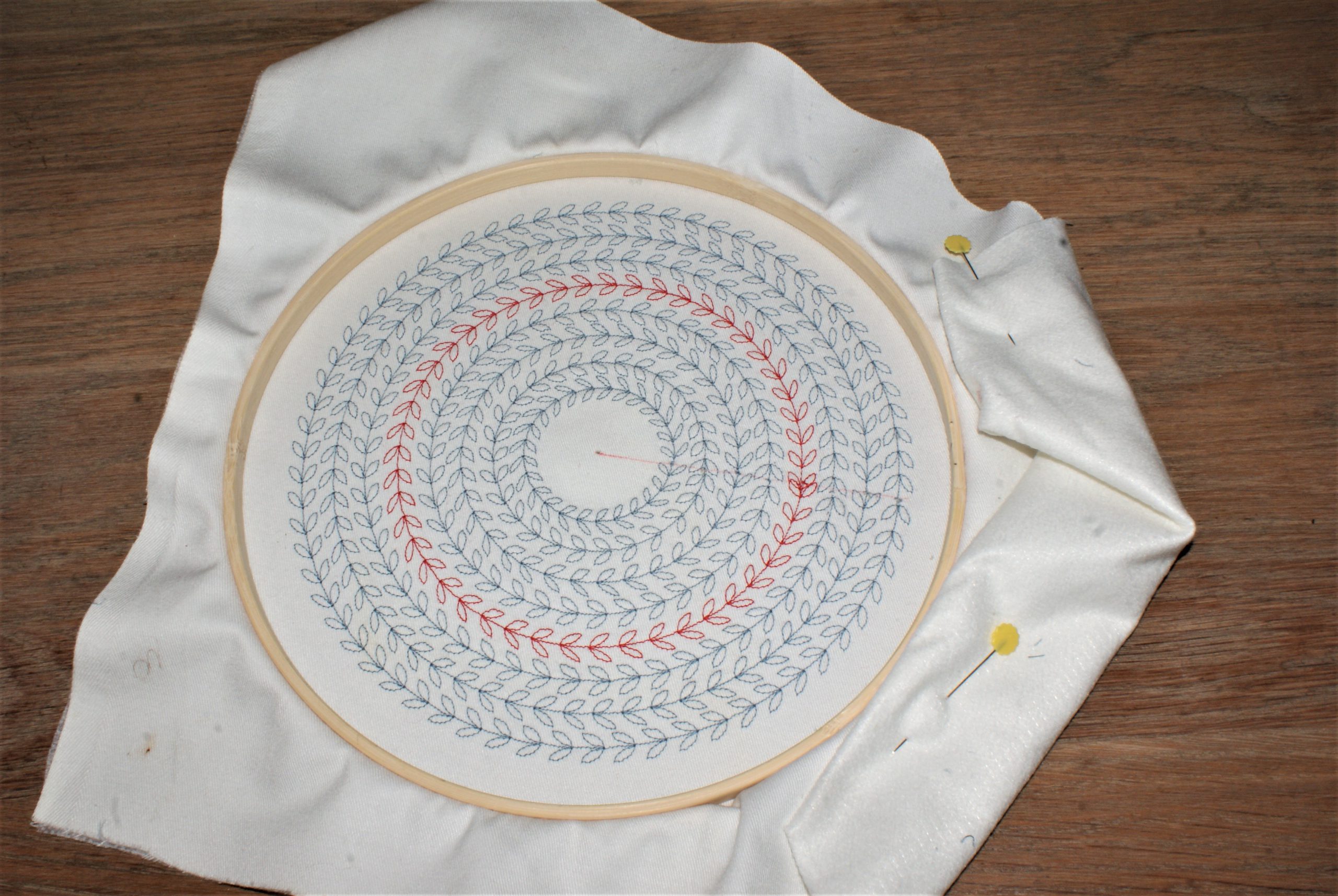 Decorate with the circular embroidery accessory