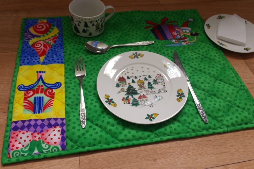 Easy instructions for sewing festive Christmas placemats